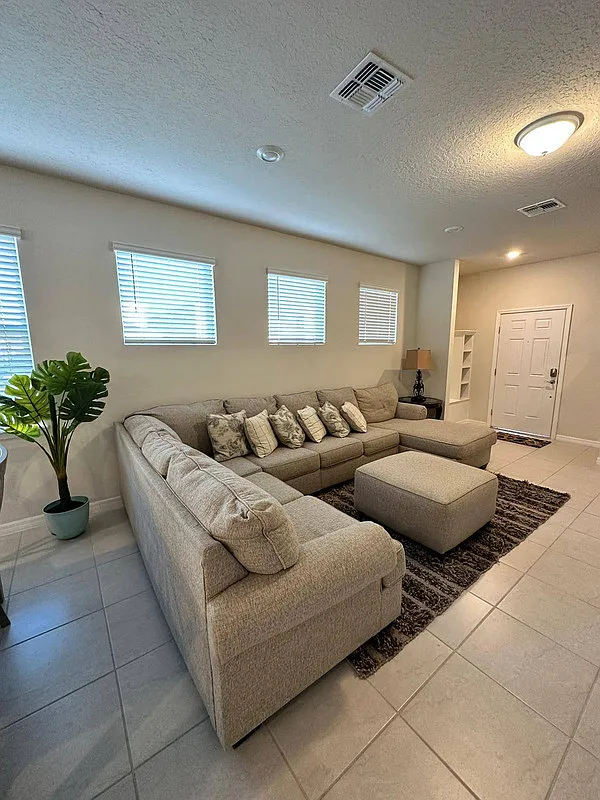 5 bed, 5.5 bath, 3346 sqft, $3,600 — Photo 4