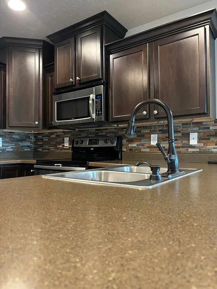 3 bed, 1270 sqft, $2,150 — Photo 4