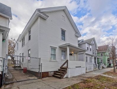 63 Pine St, Holyoke, MA, 01040