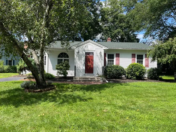 42 Parkside Drive, Plainville, CT 06062