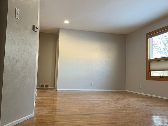 5th image of 18342 Clairmont Dr