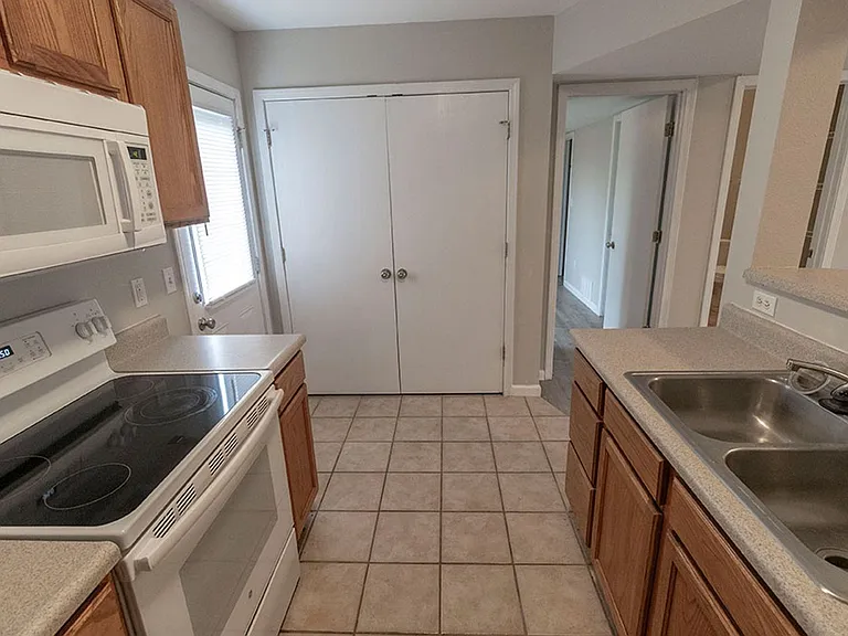 5808-5810 Canaveral Dr — Photo 8
