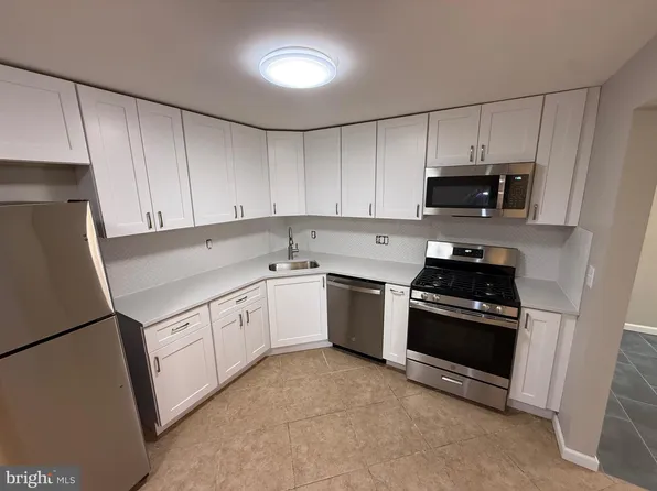 3339 Huntley Square Dr #T, Temple Hills, MD 20748