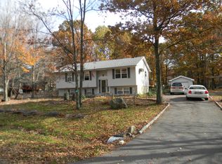 Pine Ridge Dr W, Bushkill, PA 18324