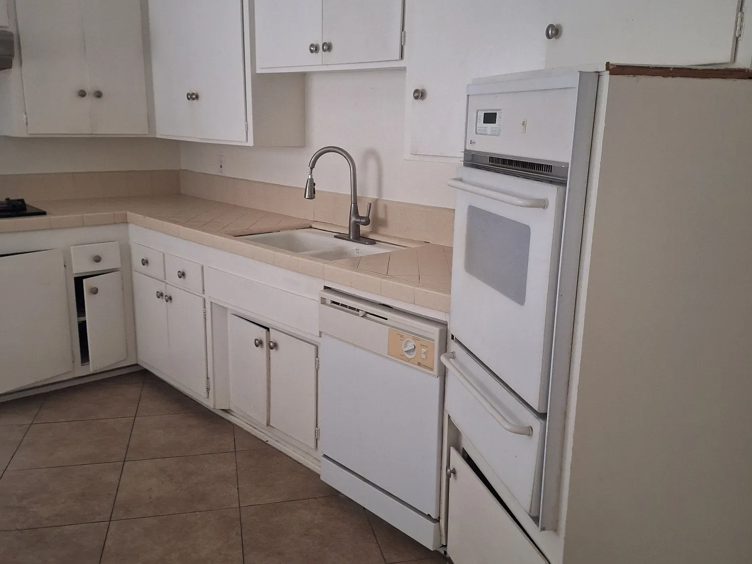 2 bed, 1000 sqft, $2,795 — Photo 2