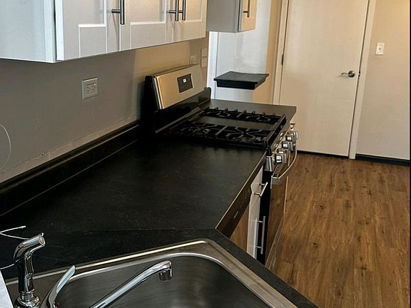 4th image of 8297 Sweetwater Ct