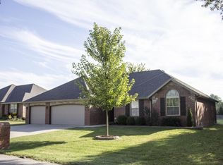 4538 S Meadowlark Dr, Springfield, MO 65810