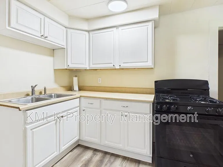 534 Gage St — Photo 16