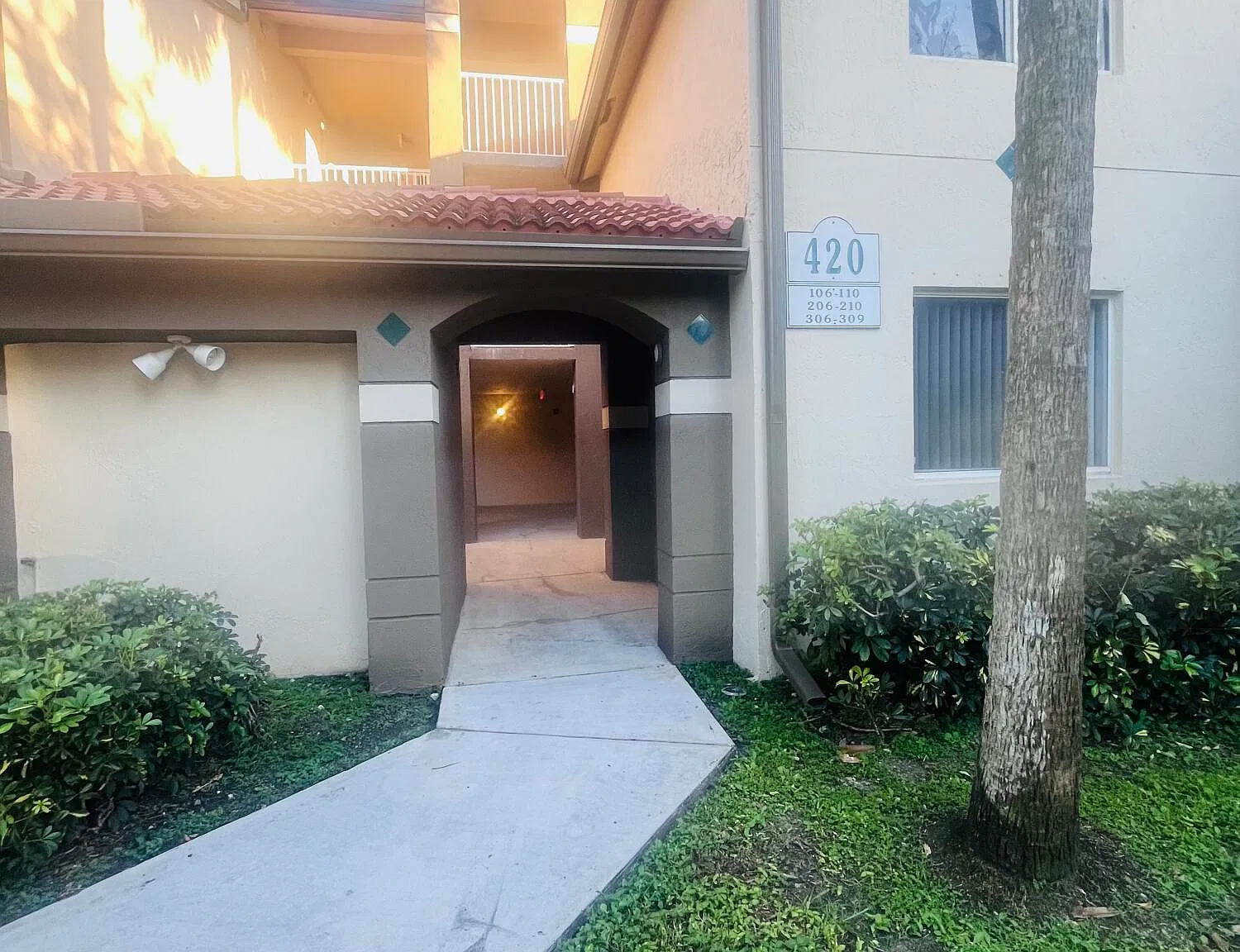 2 bed, 2.0 bath, 820 sqft, $2,175 — Photo 2
