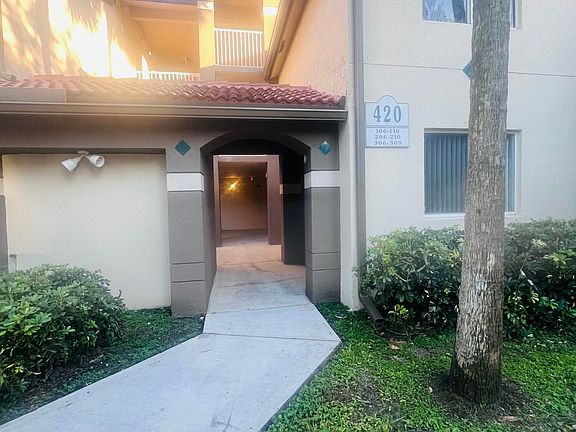 2nd image of 420 S Park Rd #2108