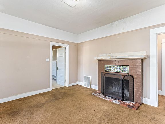 5th image of 329 W Micheltorena St
