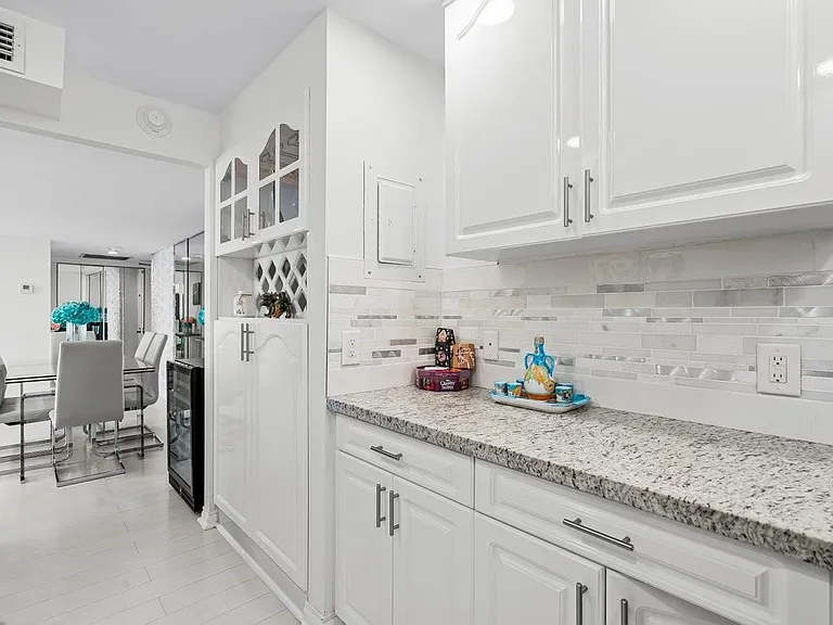 5600 N Flagler Dr #2004 — Photo 10