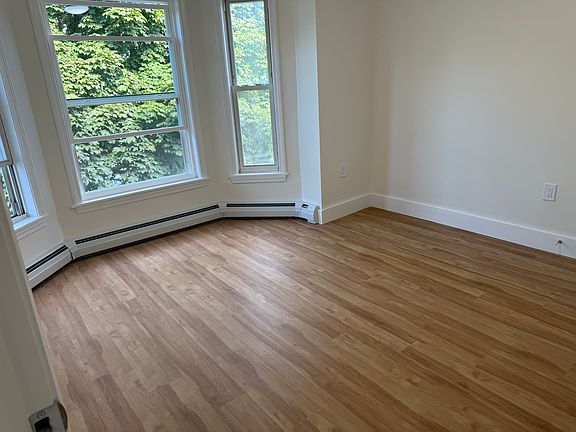 4th image of 34 Florence St #3