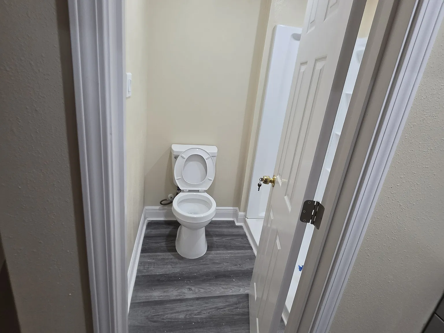 318 Glenmore Dr — Photo 1