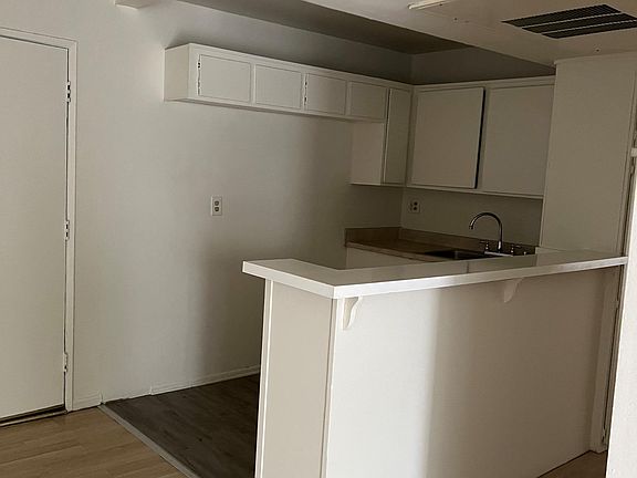 5th image of 7055 Lennox Ave #238