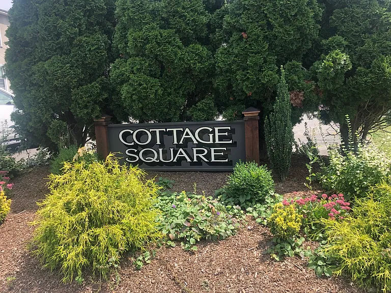 Cottage Square — Photo 10