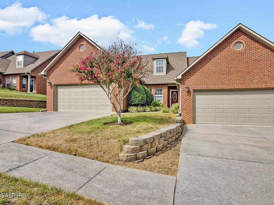 1st image of 376 Meadow Walk Ln