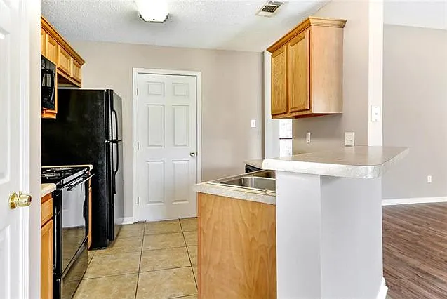 115 Pear St — Photo 3