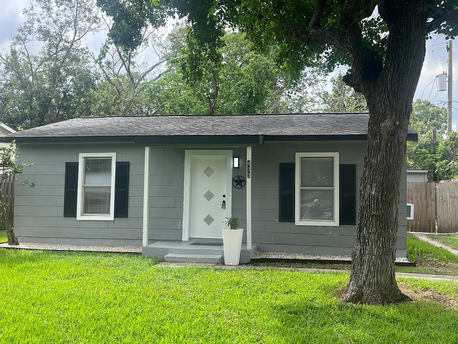 413 W Francis St — Photo 2