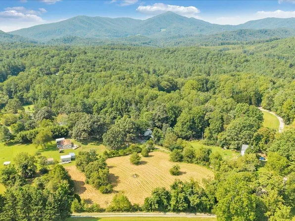8433 Holly Tree Dr, Boones Mill, VA 24065