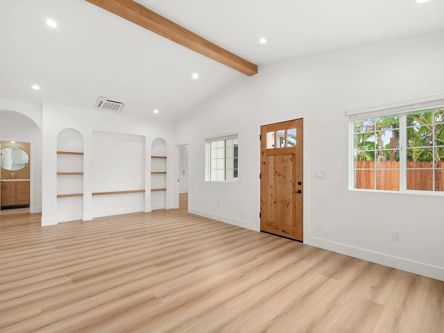 3 bed, 1200 sqft, $3,995 — Photo 4