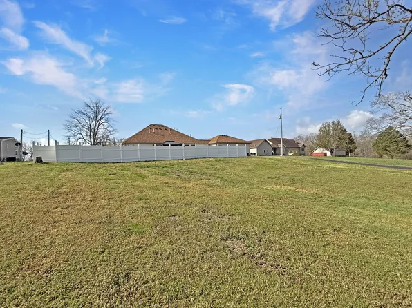 150 Wrather Rd, Murray, KY 42071