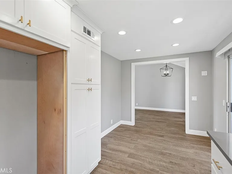 28045 Blandings — Photo 21