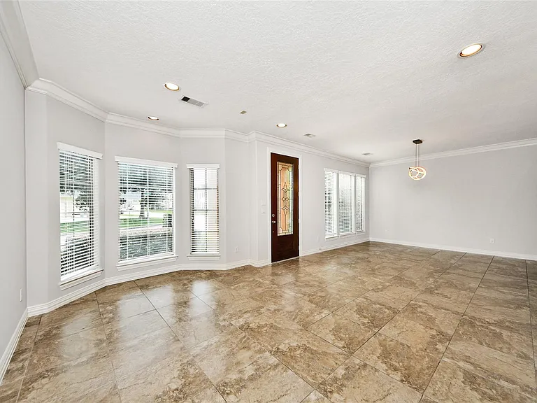 2046 Palm Forest Ln — Photo 5