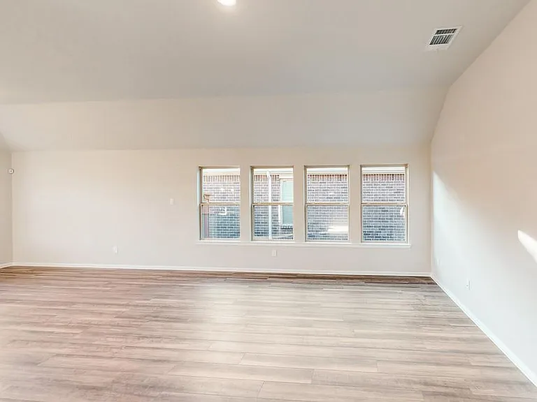 2700 Rambling Rd — Photo 6