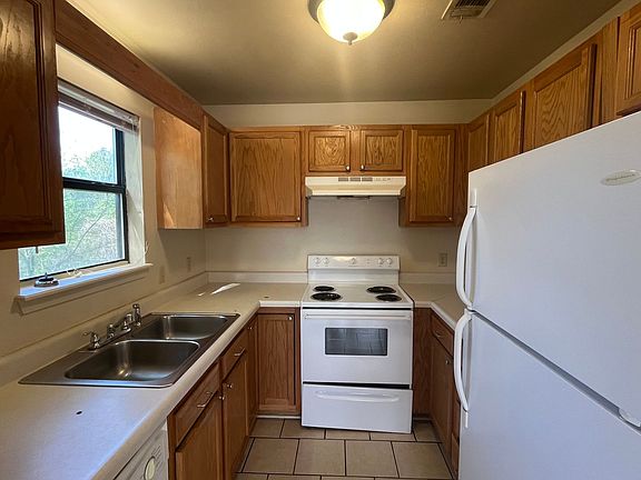 5th image of 605 N Greenwich Ave #2