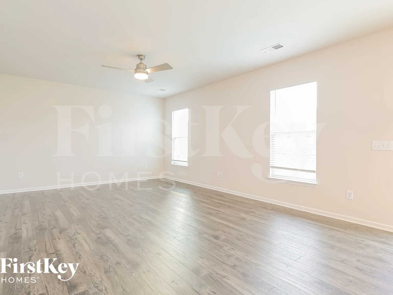 4 bed, 2.5 bath, 2448 sqft, $2,305 — Photo 3