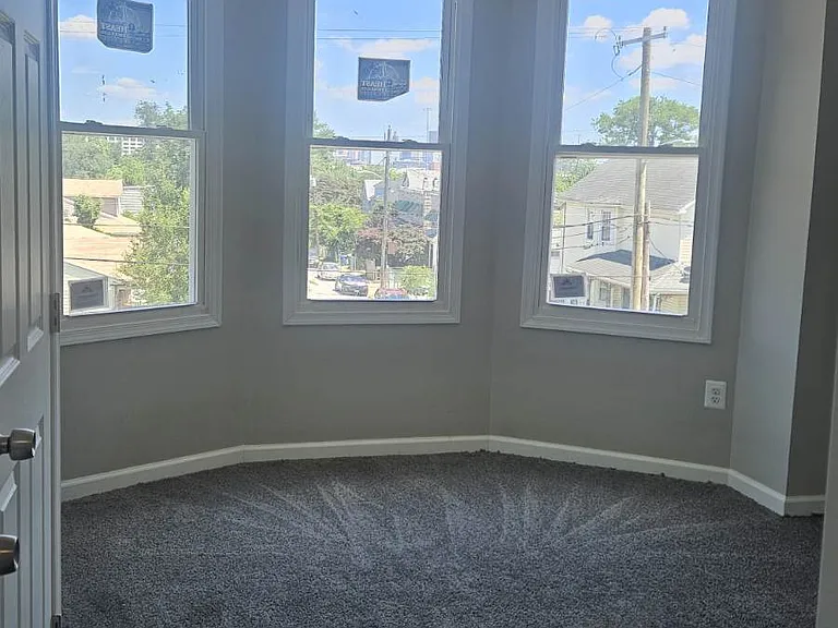 1728 Spence St — Photo 5