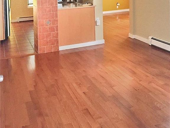 2nd image of 32 Lake St