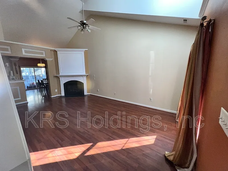 4 bed, 2.5 bath, 1854 sqft, $1,975 — Photo 2