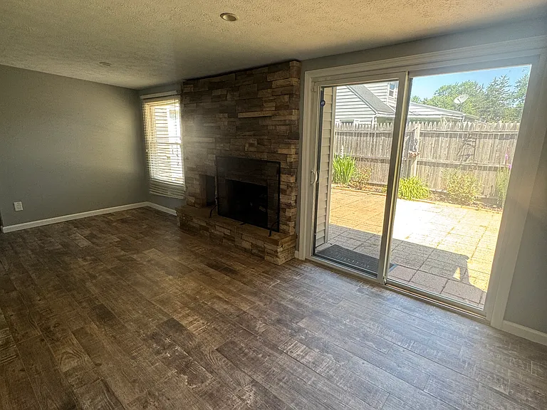 6355 Southgrove Rd — Photo 10