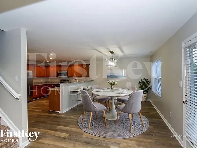 15490 Farmland Ct — Photo 6