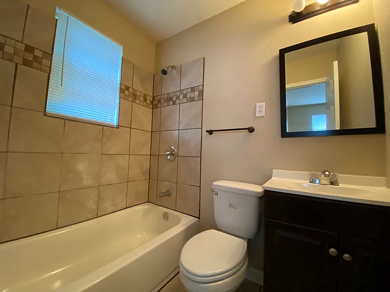 1032 University St — Photo 14