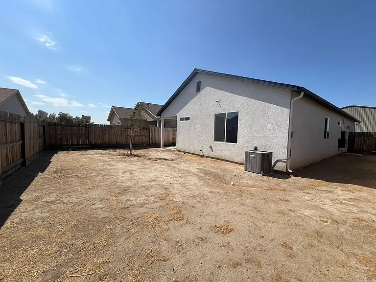 587 Sandtrap Ln — Photo 18