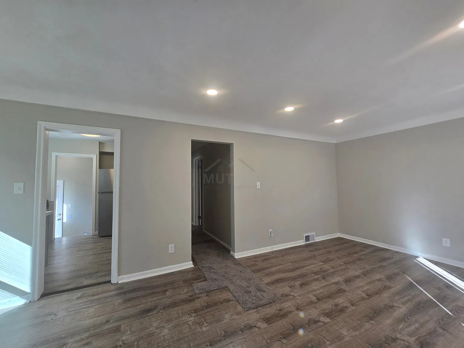 3 bed, 1.0 bath, 1038 sqft, $1,499 — Photo 3