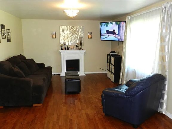5th image of 20118 12th Pl S