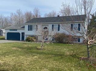 20 Daisey Ln, Hampden, ME 04444