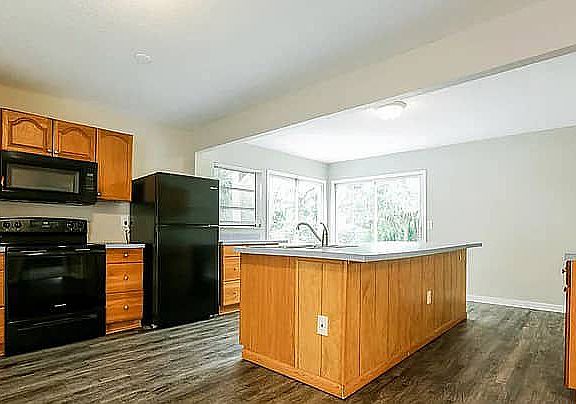 3rd image of 1260 Sheridan Dr