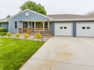 1608 Cedar Crest Dr, Manhattan, KS 66503