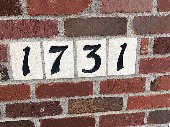 2nd image of 1731 Sawyer St