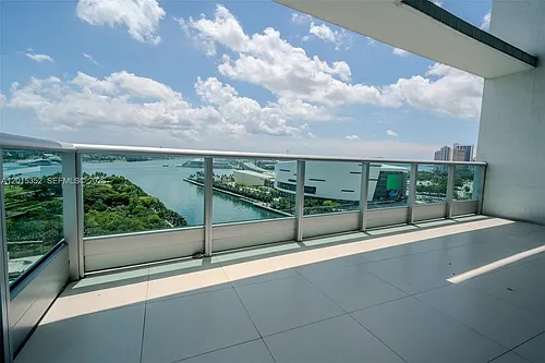900 Biscayne Blvd Photo 1