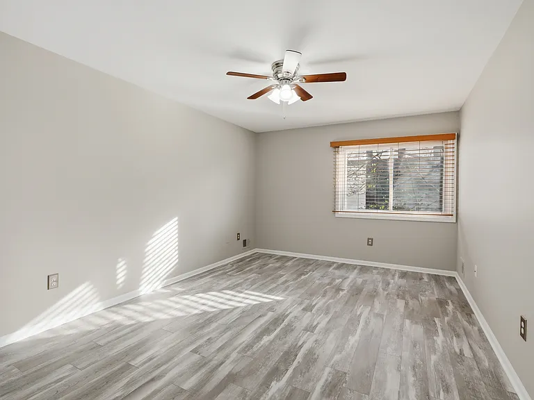 408 Country Club Dr — Photo 9