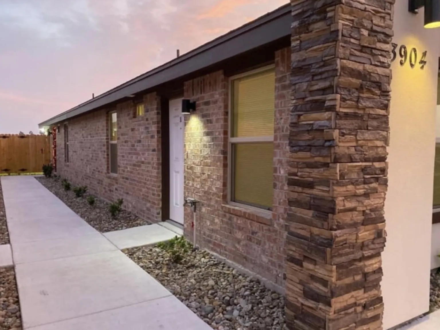 3806 Valeria - MonMack Place — Photo 3