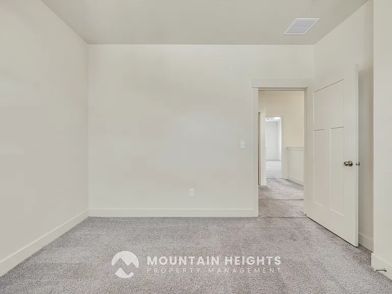 607 E Sawback Ln — Photo 15