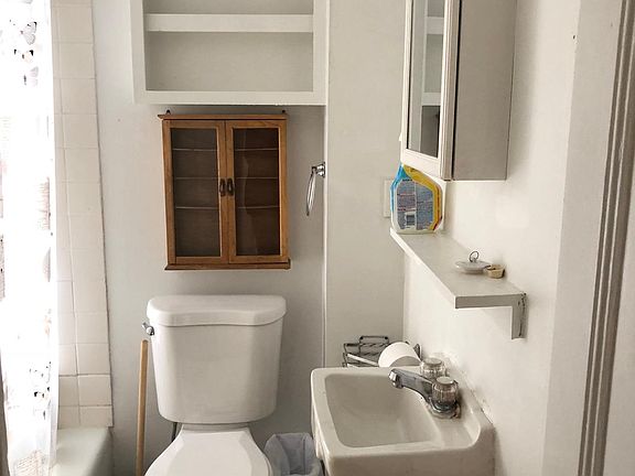 5th image of 17 Tremont St #2