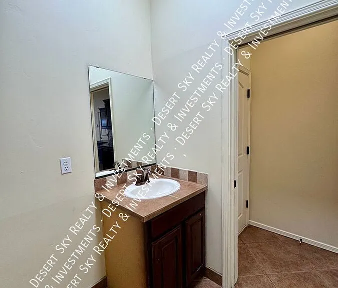 4334 Capistrano Ave — Photo 18